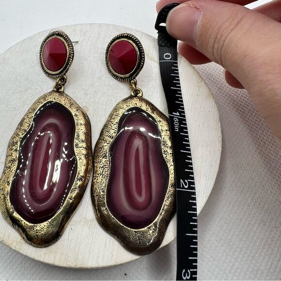 High quality stone cross section post statement earrings on gold tone backing - Picture 3 of 5